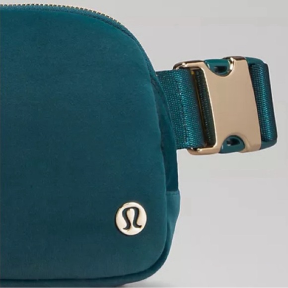 LULULEMON Everywhere Belt Bag JASPER GREEN/GOLD VELOUR 1L RARE TIK TOK Famous - Picture 7 of 14